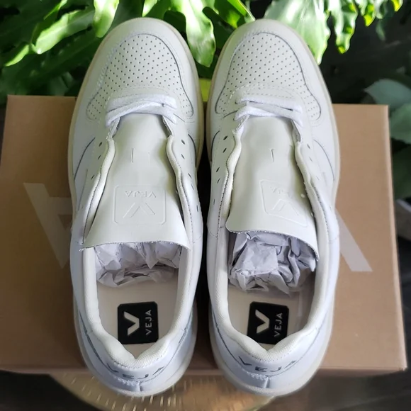 Veja V-10 Leather Sneakers - Picture 14 of 16